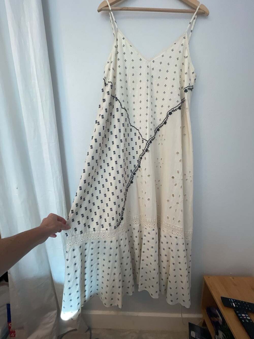 Patchwork Midi Slip Dress w Dotted Jacquard & Eyelet Embroidery
Cowgirl
Sz L